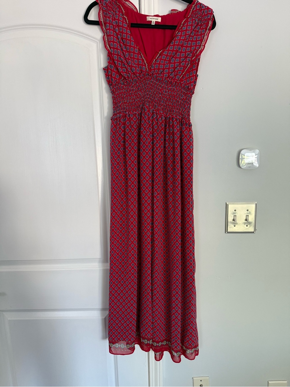 Max studio v neckline, smocked waist maxi dress S
